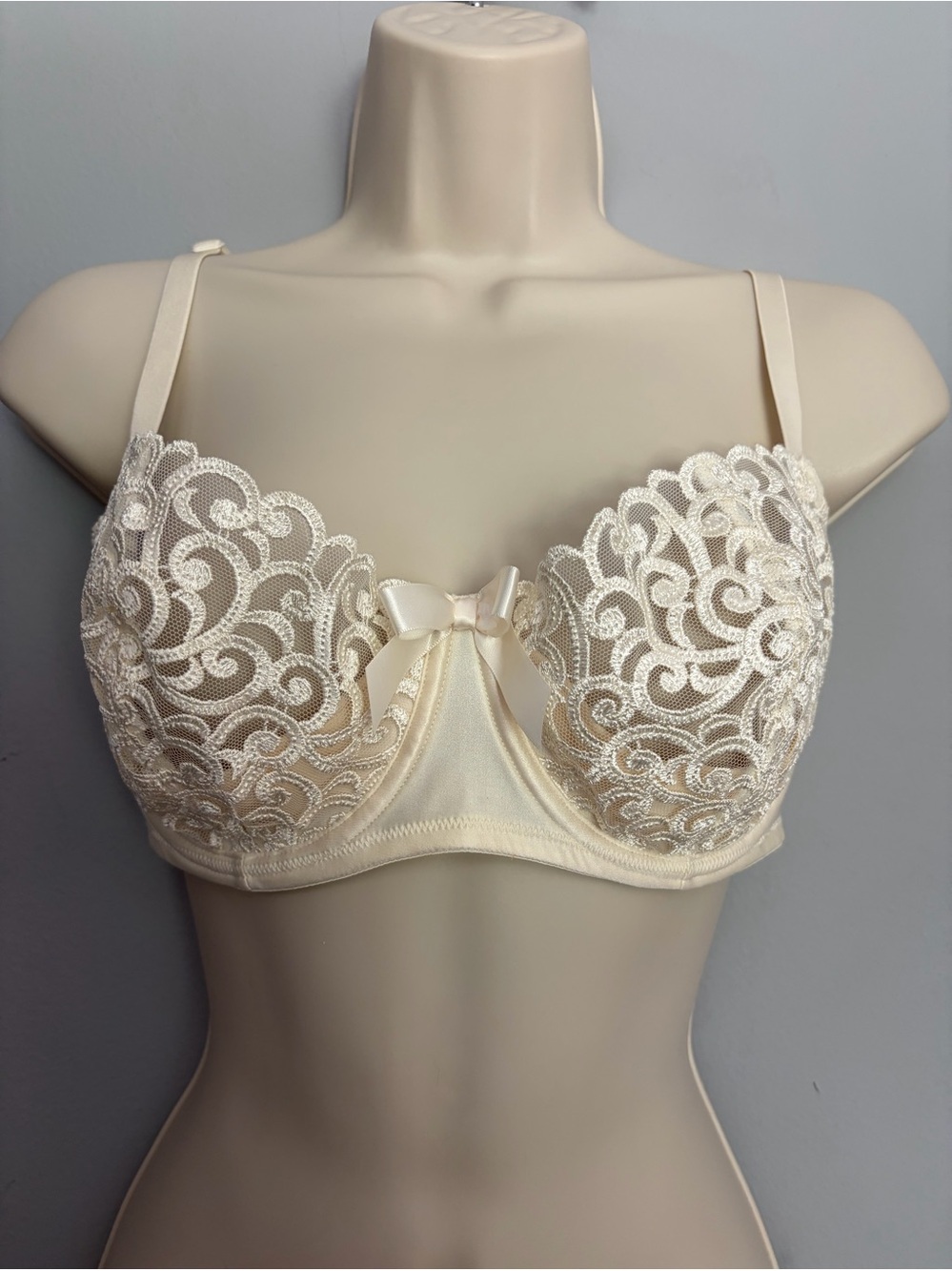 Y2K Vtg Victoria's Secret Ivory Embroidered Bow Lace Unlined Balconette Bra 38D